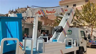 محافظ المنيا: دعم منظومة النظافة والإنارة فى مركزين بمعدات جديدة 