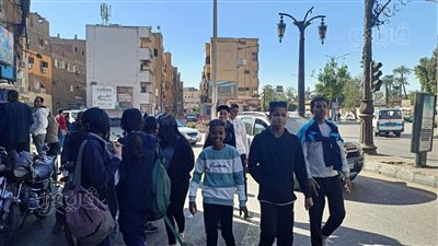 طلاب أولى ثانوي بالأقصر يؤكدون سهولة امتحاني التاريخ والعربي (بث مباشر) 