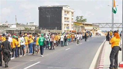 جماهير كوت ديفوار تتوافد على ملعب الحسن واتارا قبل ساعات من انطلاق بطولة كأس أمم إفريقيا (صور)
