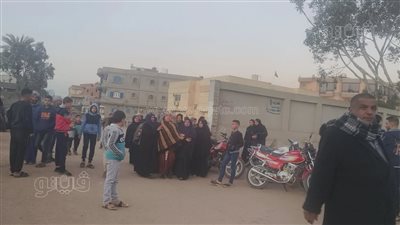 لحظة انهيار والدة ضحية القتل خنقا على يد زوجها في الدقهلية (فيديو)