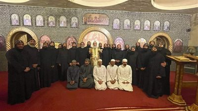 الأنبا مقار يطيب رفات القديس يوحنا في ديره