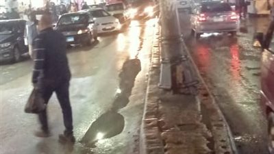انتشار برك وتجمعات لمياه الأمطار في شوارع وميادين الإسكندرية 