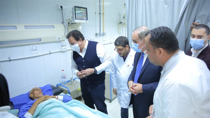 وزير الصحة خلال زيارته