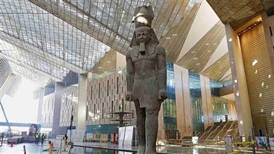 مدبولي يتفقد سير الأعمال بالمتحف المصري الكبير والمنطقة المحيطة به