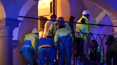 إصابة 50 شخصا في حفل زفاف انهار عليهم سقف دير في إيطاليا (فيديو)