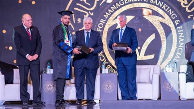 وزير التعليم العالي يشهد حفل تخرج الحاصلين على الدراسات العليا بالأكاديمية العربية