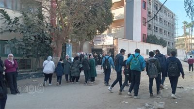 طالبات أولى ثانوي بالقاهرة: امتحان العربي سهل والكيمياء في مستوى الطالب المتوسط
