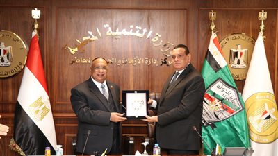  توقيع بروتوكول تعاون بين التنمية المحلية وهيئة قضايا الدولة لتعزيز التعاون المشترك