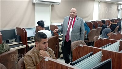 رئيس جامعة الأقصر يطمئن على سير الامتحانات بكليات الطب والعلوم والسياحة والفنادق (صور)