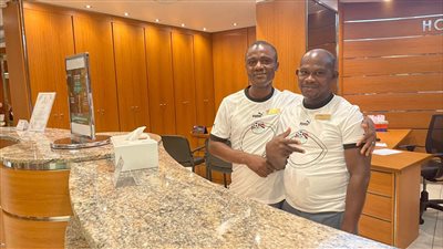 أمم أفريقيا، عمال فندق منتخب مصر يرتدون تيشرتات الفراعنة قبل مواجهة موزمبيق