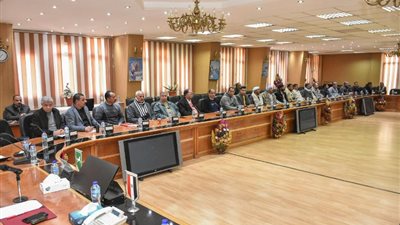 محافظ الشرقية يلتقي أصحاب مكامير الفحم لتوفيق أوضاعهم 