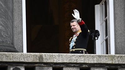 الإعلان رسميا عن اعتلاء فريدريك العاشر عرش الدنمارك