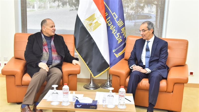 محافظ أسيوط ووزير