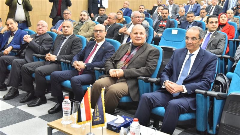 وزير الاتصالات من