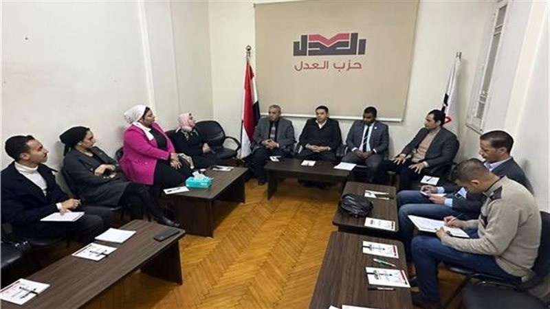 العدل يعقد مائدة