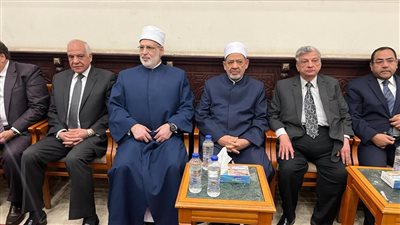 الإمام الأكبر يؤدي واجب العزاء في والدة وكيل الأزهر بحضور قيادات الدولة (صور) 