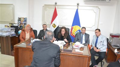 نائب محافظ البحيرة تلتقي بـ 13 مواطنا بأبو المطامير 