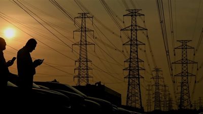 انقطاع التيار الكهربائي في عمق جنوب لبنان إثر غارات عنيفة لجيش الاحتلال