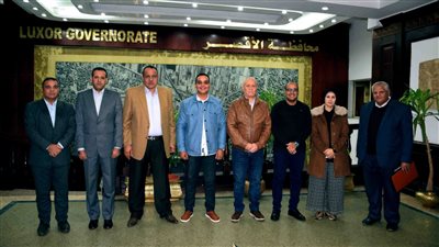 محافظ الأقصر يبحث الاستعدادات اللازمة لإقامة قافلة ستر وعافية