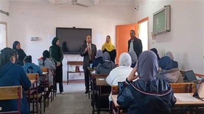 وكيل تعليم الأقصر يشدد على الالتزام بلوائح تنظيم أعمال الامتحانات خلال تفقده اللجان