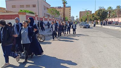 طلاب أولى ثانوي بالأقصر: امتحان الفيزياء صعب والوقت قليل والفلسفة سهلة (بث مباشر)