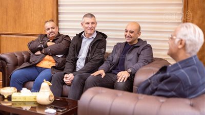 رئيس جامعة بورسعيد يستقبل وفد توريد وتركيب معمل هندسة المواني وحماية الشواطئ (صور)