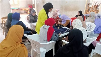 الشباب تنفذ دورات للفتيات بواحة باريس في الوادي الجديد (صور)