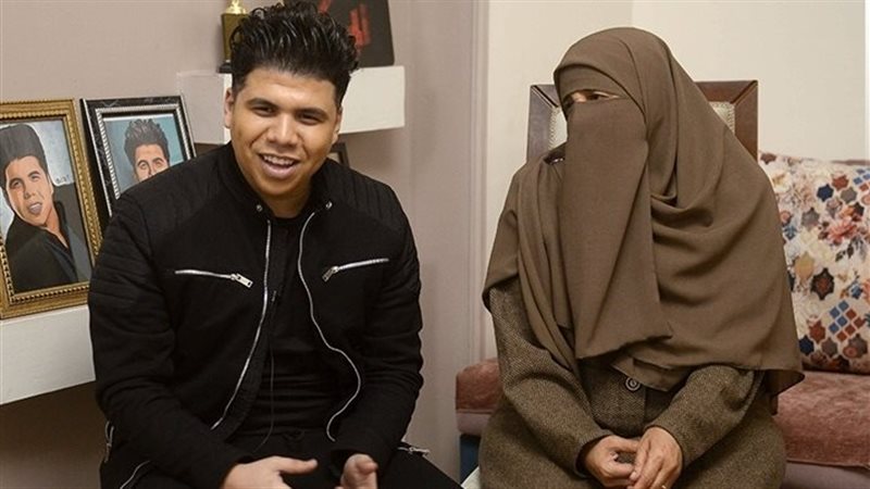 عمر كمال ووالدته،