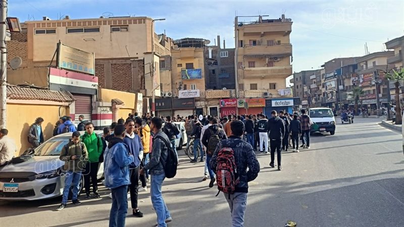 الطلاب أثناء التوافد،