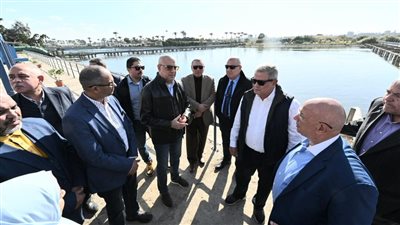 وزير الإسكان يتابع سير العمل بمحطة تنقية مياه الفسطاط