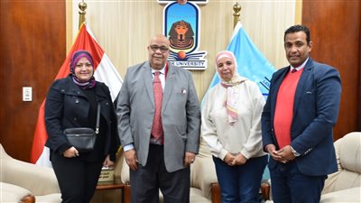 رئيس جامعة الأقصر يستقبل مدير مشروع مراكز التطوير المهني بنظيرتها الأمريكية