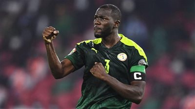 رسالة تحفيزية من كوليبالي لنجم الأهلي قبل لقاء الفراعنة وغانا: مكانه الدوريات الأوروبية