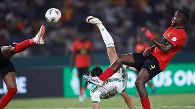 الكشف عن طاقم تحكيم مباراة الجزائر وبوركينا فاسو بأمم إفريقيا 