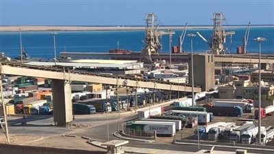 تداول 21 ألف طن و848 شاحنة بضائع بموانئ البحر الأحمر