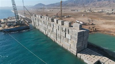 النقل: استمرار أعمال تنفيذ المحطة متعددة الأغراض بميناء سفاجا البحري (صور)