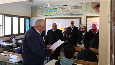 محافظ الوادي الجديد يتفقد امتحانات الشهادة الإعدادية (صور)