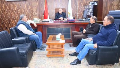 قيادات مياه الشرب في جولة تفقدية بالفرافرة لمتابعة مشروعات حياة كريمة