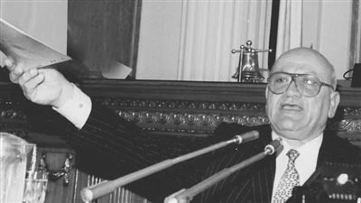 وفاة عبد المنعم العليمي شيخ البرلمانيين عن عمر يناهز 75 عاما