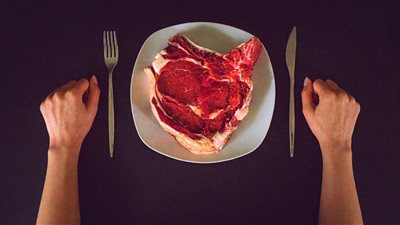 التيك توك كلمة السر، تحذيرات من تناول لحم البقر النيء (فيديو)