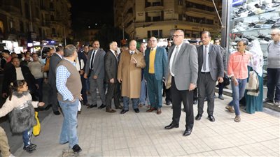 محافظ القاهرة يقود حملة لرفع الإشغالات بوسط البلد (صور)
