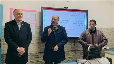 مدير تعليم الإسكندرية يتفقد سير امتحانات الصف الثاني الثانوي (صور) 