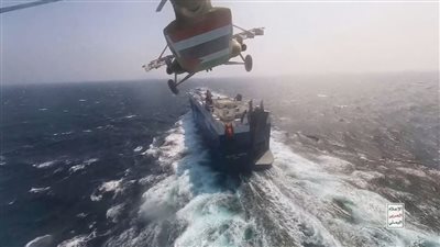 جماعة الحوثي تعلن حظر مرور سفن إسرائيل وأمريكا وبريطانيا ببحر العرب وخليج عدن