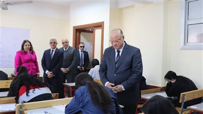 محافظ القاهرة يتفقد لجان امتحانات الشهادة الإعدادية (صور)
