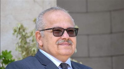 الخشت يتفقد لجان الامتحانات ببرامج جامعة القاهرة الدولية