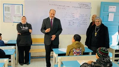 مدير تعليم الإسكندرية يتفقد لجان امتحانات الإعدادية (صور)