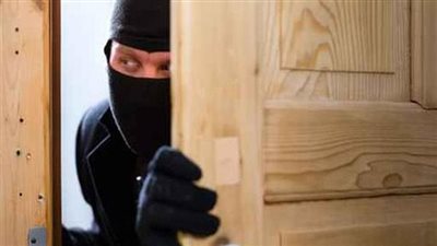  من الحب إلى الانتقام.. كيف تحول شاب إلى لص مسلح واحتجز جدة خطيبته السابقة داخل شقتها بالظاهر.. المتهم قيد الضحية داخل مسكنها واستولى على المشغولات الذهبية