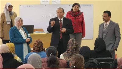وكيل تعليم الأقصر يتفقد تدريب المعلمات الجدد