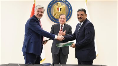 وزير البترول يمنح شركة كندية حق الاستغلال لخام الذهب بمنطقة أبو مروات بالصحراء الشرقية