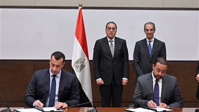 رئيس الوزراء يشهد مراسم التوقيع على منح رخصة تشغيل خدمات 5G للتليفون المحمول
