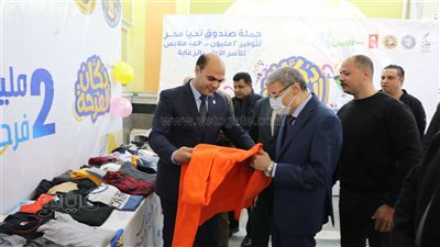 محافظ المنيا يفتتح معرض كساء للأسر الأولى بالرعاية والأكثر احتياجا